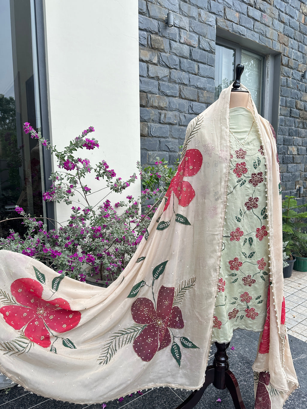 Noor-e-Nazakat suit