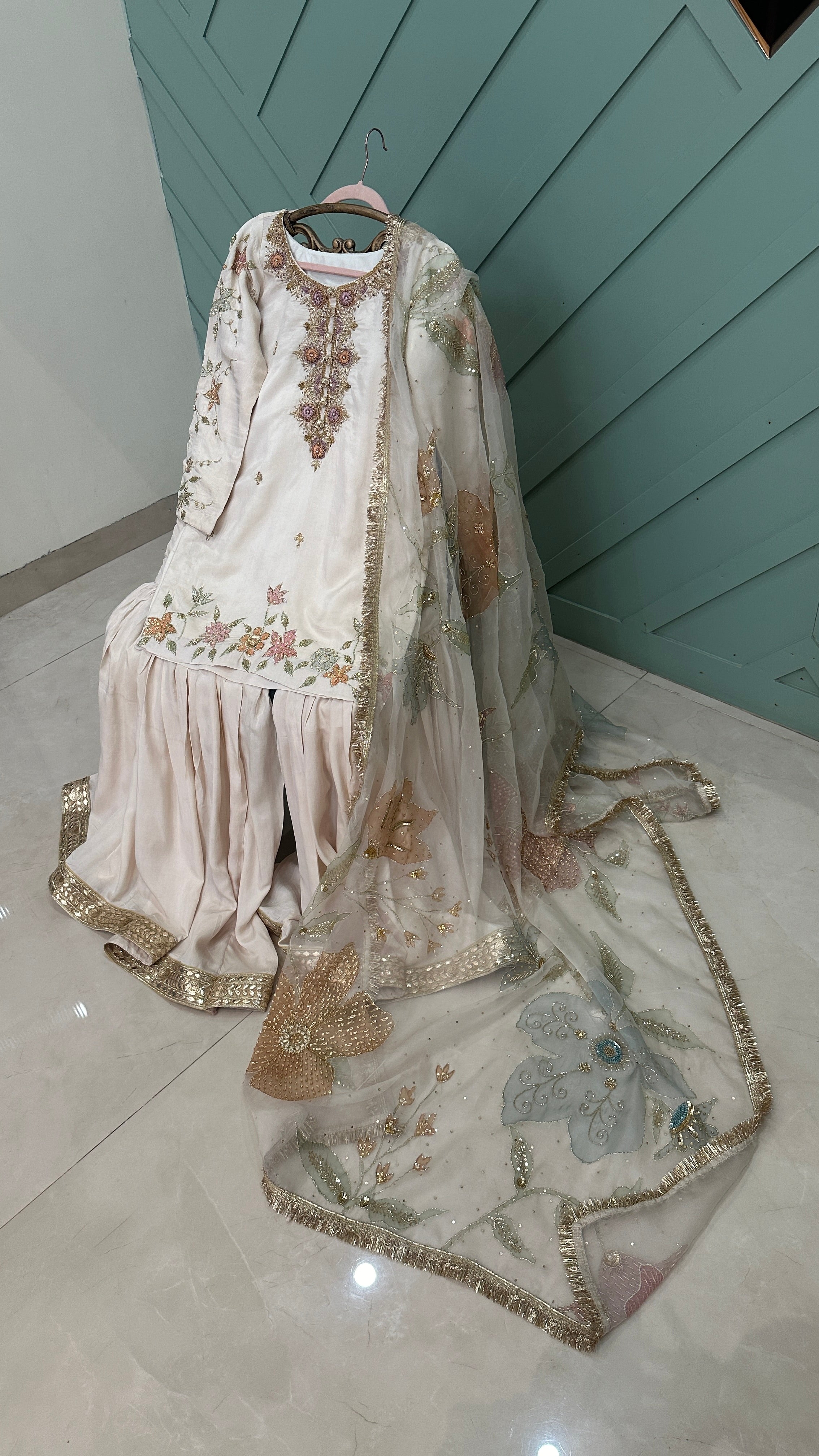 Chand Taara Silkpainted Garara set