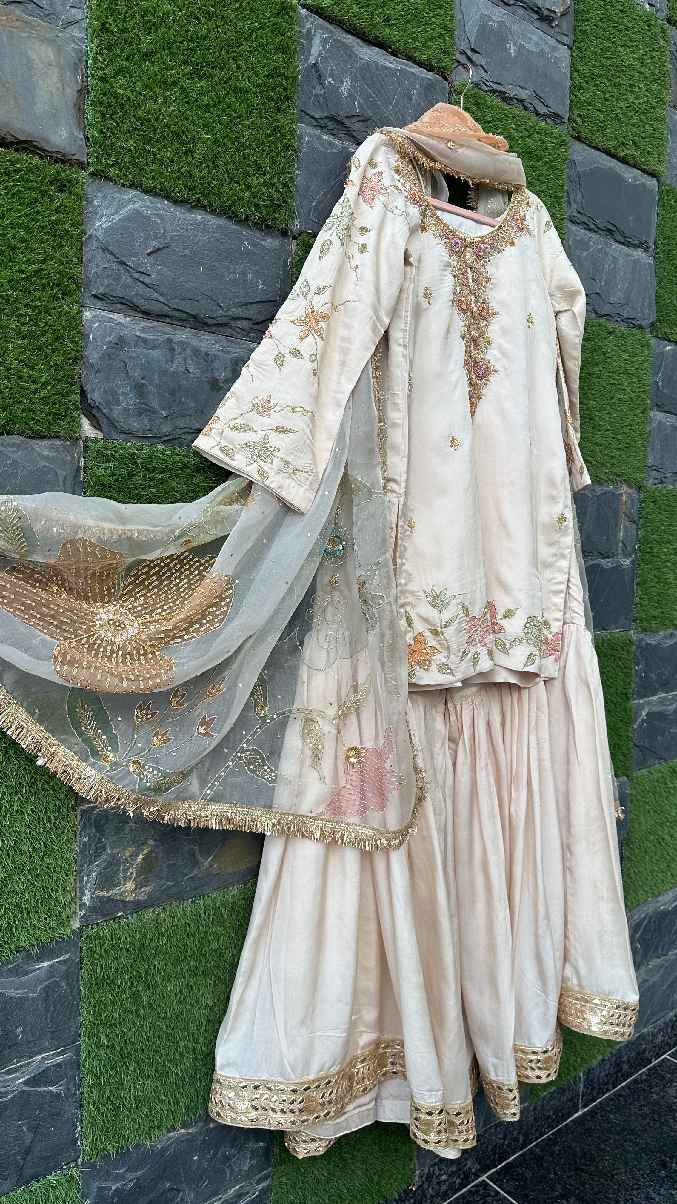 Chand Taara Silkpainted Garara set