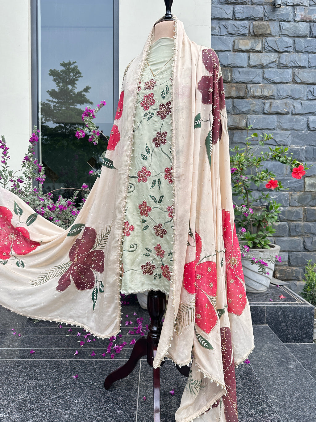 Noor-e-Nazakat suit
