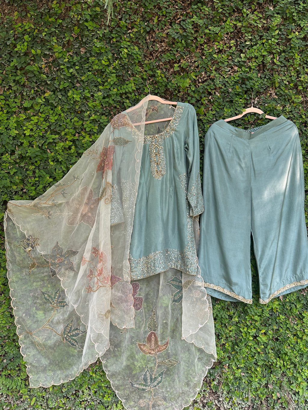 Neelam Noor suit